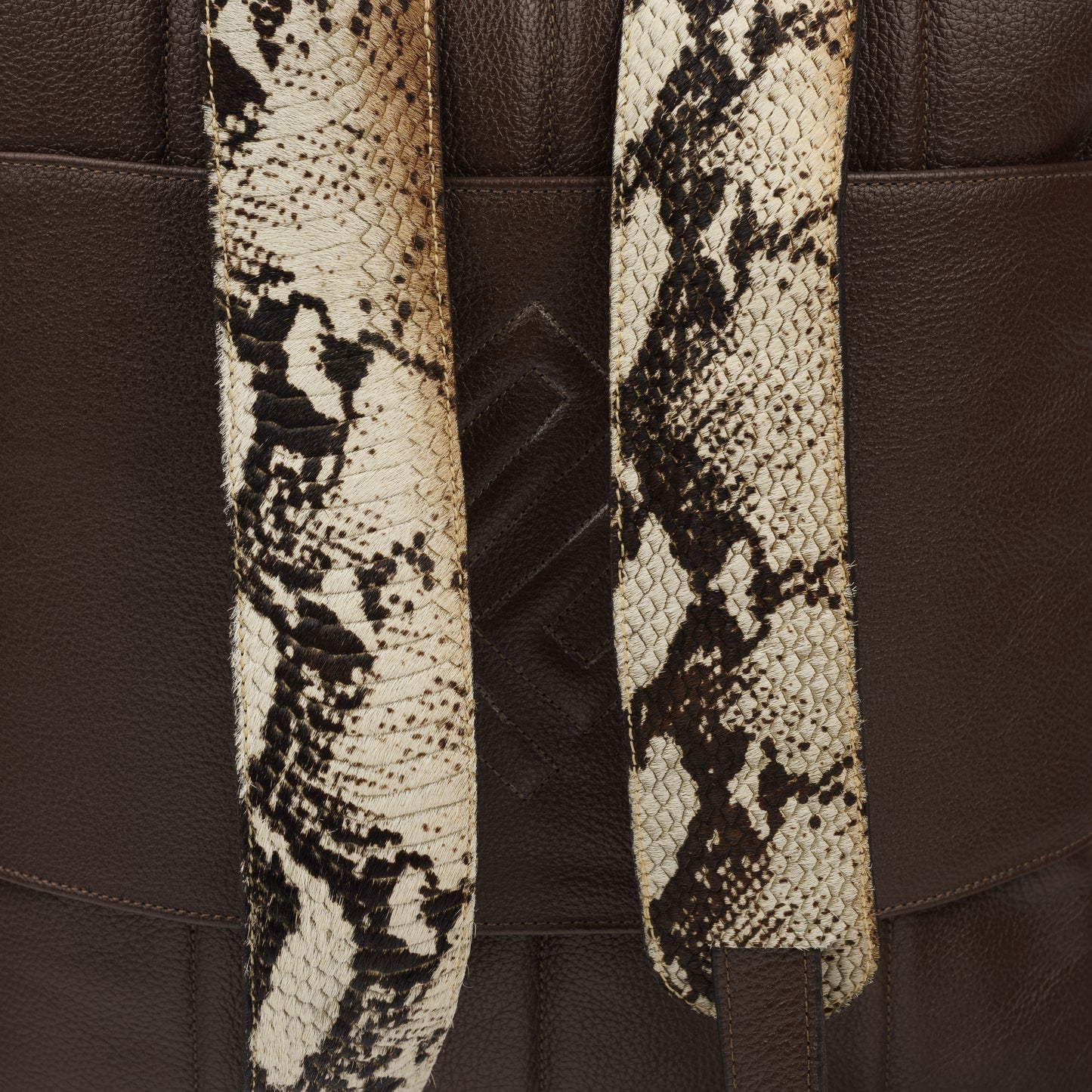 Mochila marron – animal print tipo piton