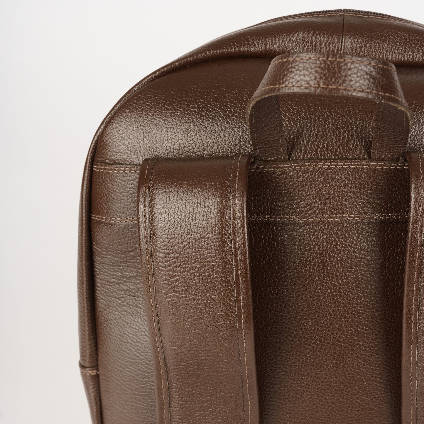 Mochila em pele marron