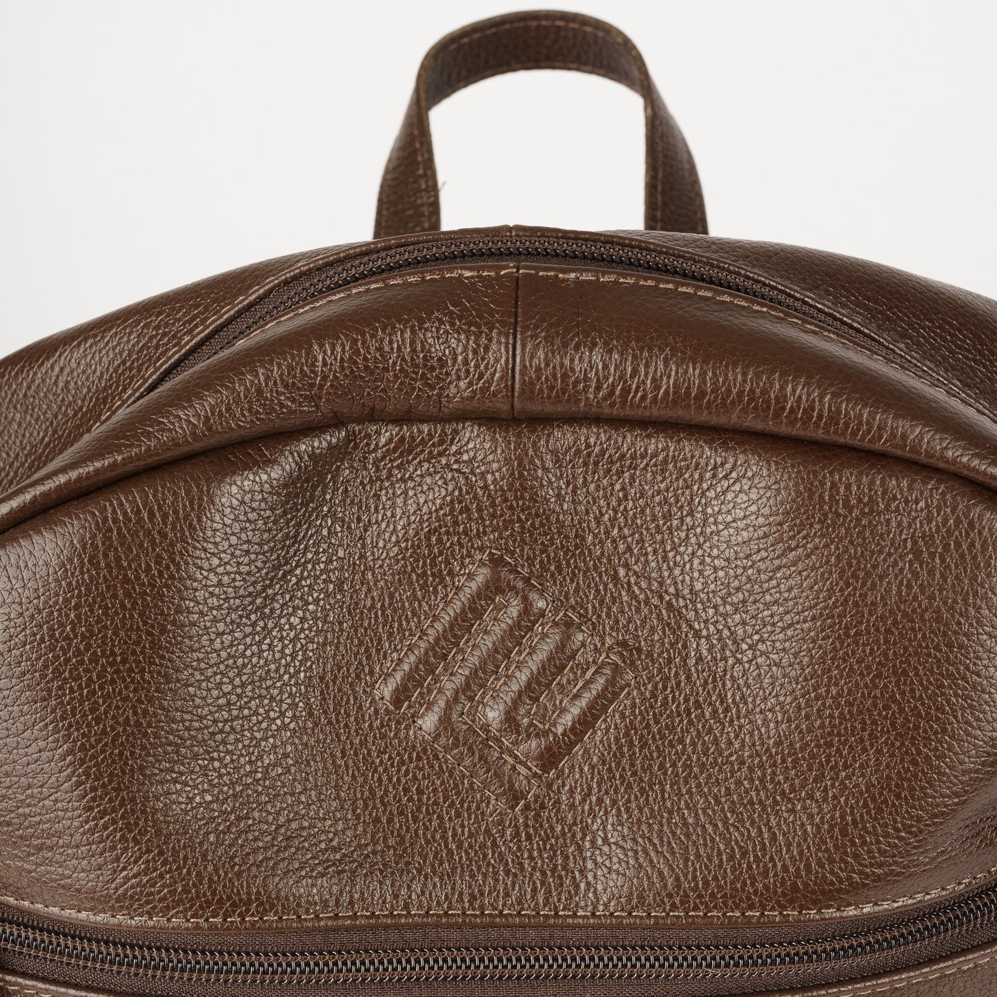 Mochila em pele marron