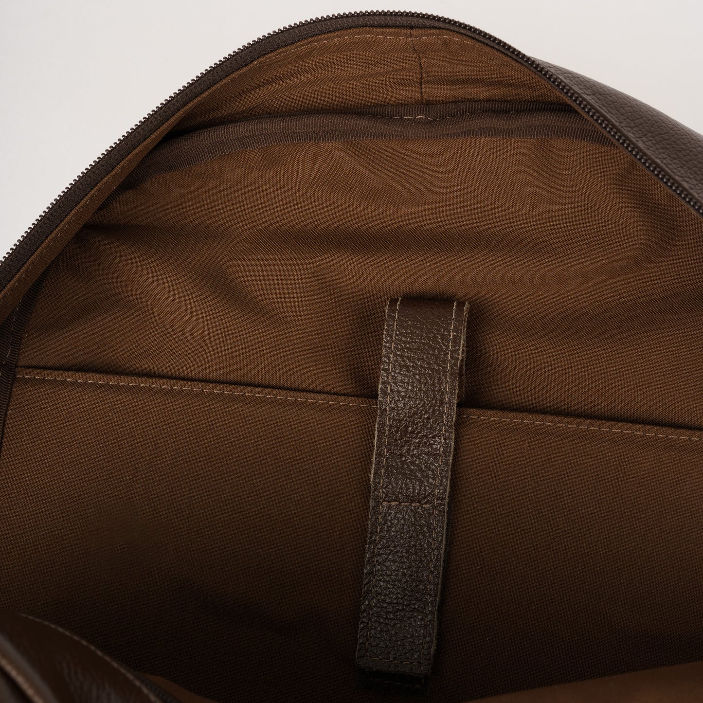 Mochila em pele marron